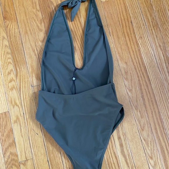 Molly Bracken one peace swim - Picture 2 of 3